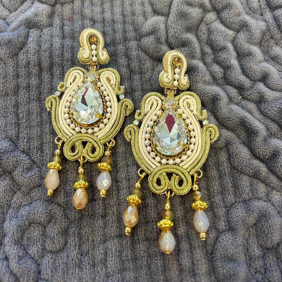 Soft Neutral Green and Cream with Gold Statement Earrings-NWT - Picture 4 of 8